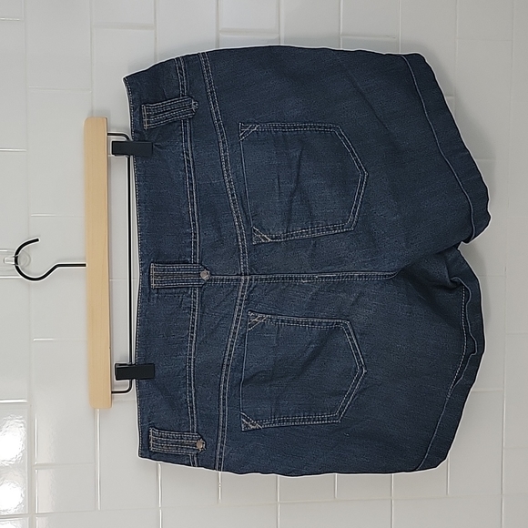 Torrid HI waist pleated dark denim shorts. - Picture 3 of 7